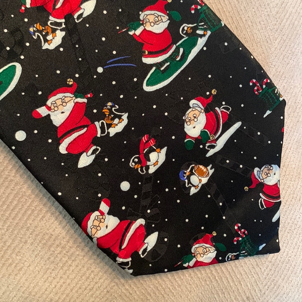 Sporting Santa TIE 🎅🏻⚾️🏈⛳️